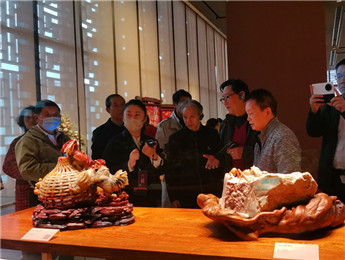 “回家”的作家們，昨天走進中國工藝美術館