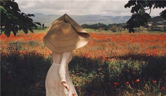 《南朝的嗡鳴》：找尋自己失落的聲音