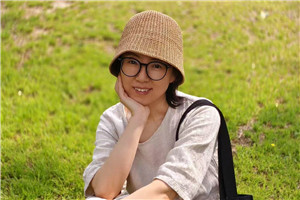 童話：獲獎作品《我的，我的》作者：趙卯卯         獲獎感言寫作兒童文學以來，我從未因為作品是寫給孩子們看的就敷衍。恰恰相反，我會更加謹慎地寫作。兒童是充滿智慧的，他們會用自己的方式去解讀、理解這個世界。為今天的孩子們寫出屬于他們這個時代的好作品，是我的責任，也是我的義務。