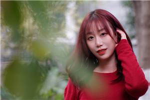 童話：獲獎作品《白夜夢想家》作者：諾亞         獲獎感言我們常說，在今天仍然堅持寫作，是一件不容易的事情，但它對于我來說是唯一的選項。我的兒童文學寫作不僅是為了孩子，也是為了兒時的自己。人是需要說很多話的，而沉默的孩子選擇閉上嘴……