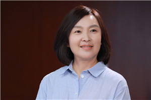 小說：獲獎作品《胡同也有小時候》作者：周敏         獲獎感言胡同的魅力，不是一部小說能說盡的，希望有機會來北京的朋友，能找一間什剎海附近胡同深處的民宿住上些時日，逛逛早市，看看夕陽，嘗嘗“鴉兒李記”的早點，品品“富華齋”的蓋碗茶。要是運氣好……