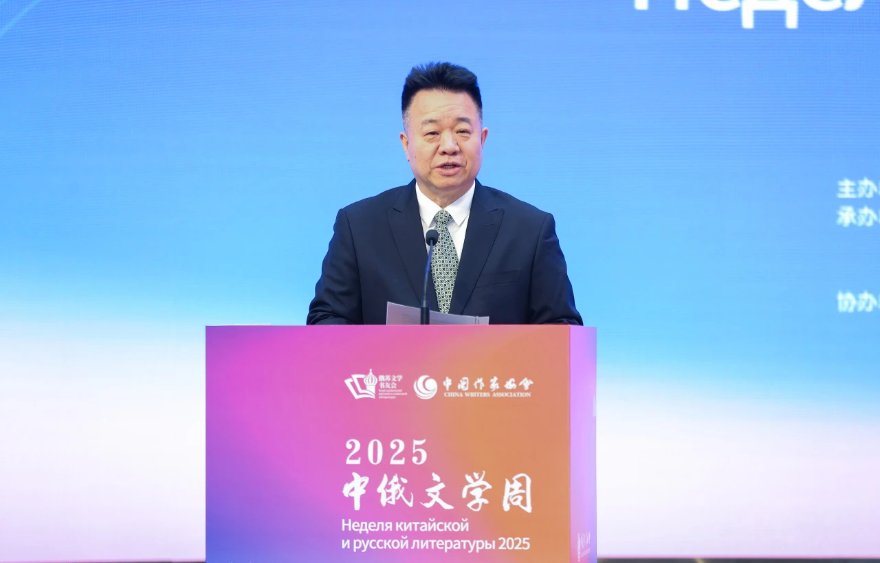 邱華棟主持啟動儀式