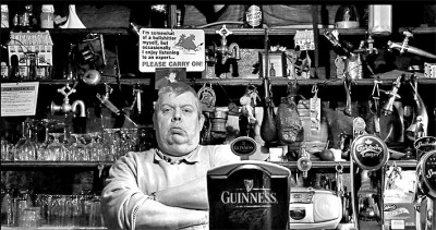 紀(jì)錄片《愛爾蘭酒館》中的畫面 資料圖片