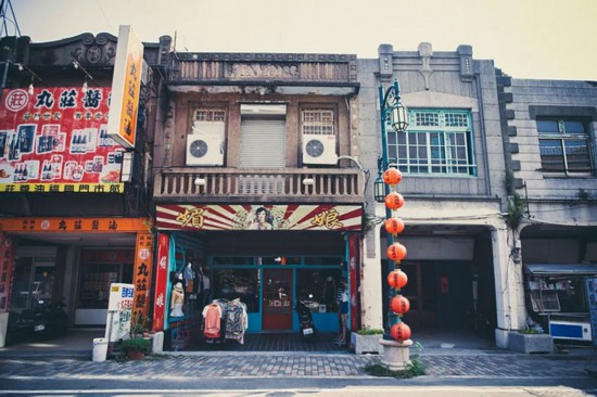 張信哲出生在中國(guó)臺(tái)灣云林縣的西螺古鎮(zhèn)。