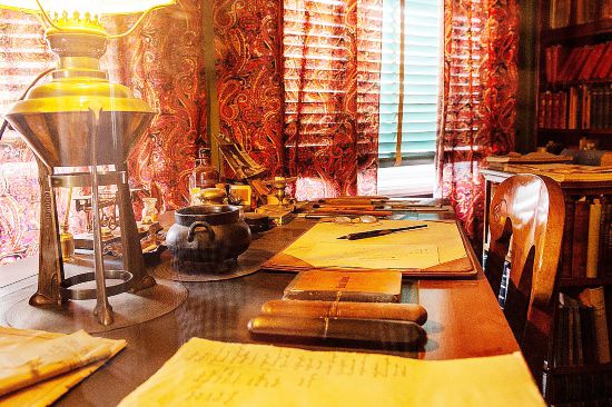 瑞典作家斯特林堡的書桌。從1908年到1912年，他在藍(lán)塔住了4年。書桌上保持著作家最后的布局