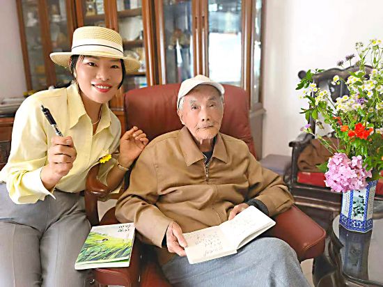 2024年6月1日，作者唐池子（左一）與圣野合照